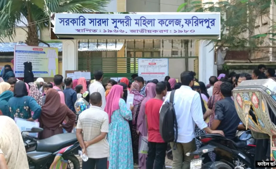 ফরিদপুর শহরে গলায় ফাঁস দিয়ে এক কলেজ ছাত্রীর আত্মহত্যা 