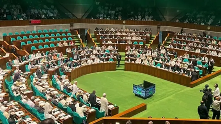 সংসদ ভবনে ফাটল ও চুইয়ে পড়ে বৃষ্টির পানি, স্পিকারের দৃষ্টি আকর্ষণ