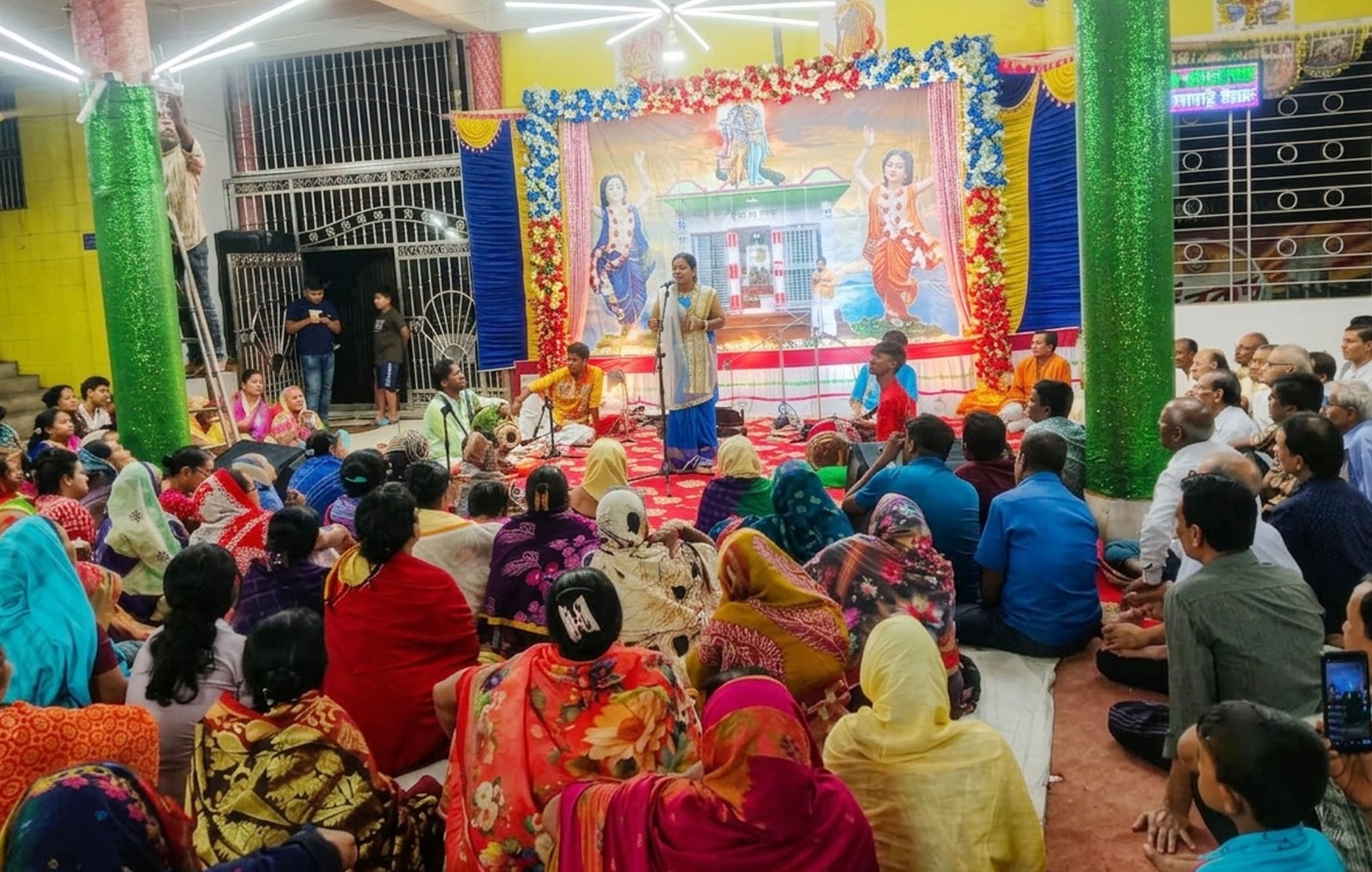 গলাচিপা কেন্দ্রীয় কালিবাড়ী প্রঙ্গনে তিন দিনব্যাপী অষ্টকালীন লীলাকীর্তন