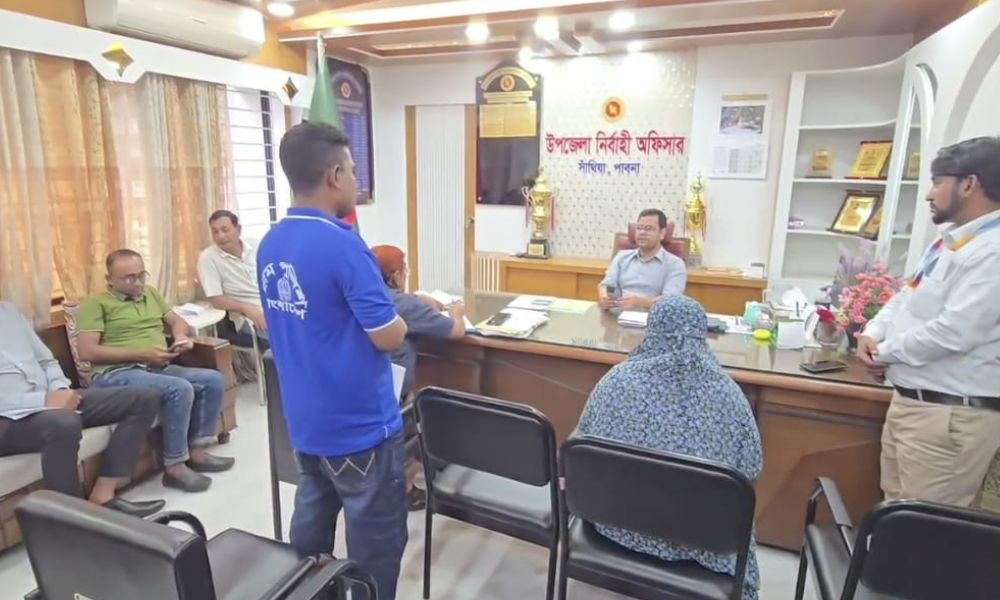 বৃদ্ধ মাকে আশ্রয় দেননি, ইউএনওর সামনে ছেলের হুমকি ‘আমার সঙ্গে দিলে আত্মহত্যা করব’