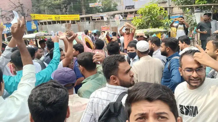 প্রশ্নফাঁসের অভিযোগে যুব উন্নয়নের পরীক্ষা স্থগিত, প্রতিবাদে বিক্ষোভ