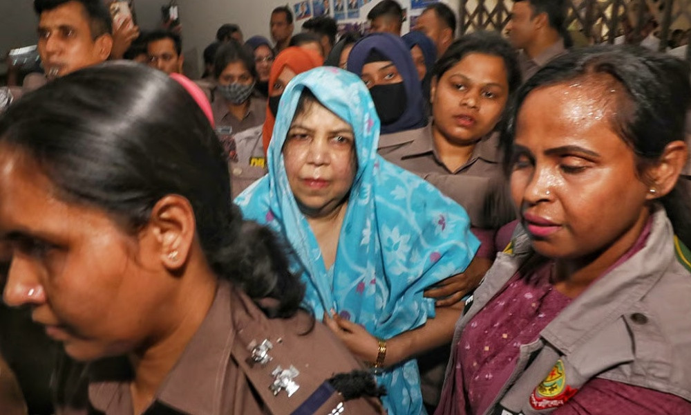 আদালত থেকে নামানোর সময় সিঁড়িতে পড়ে গেলেন শিরীন শারমিন