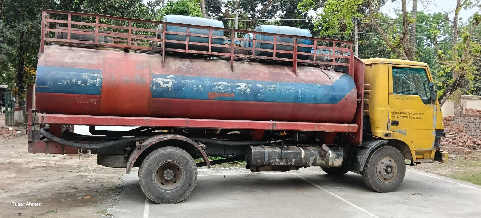 অবৈধ পন্থায় তেল বিক্রয়ের সময় তেলের গাড়ি সহ আটক ১