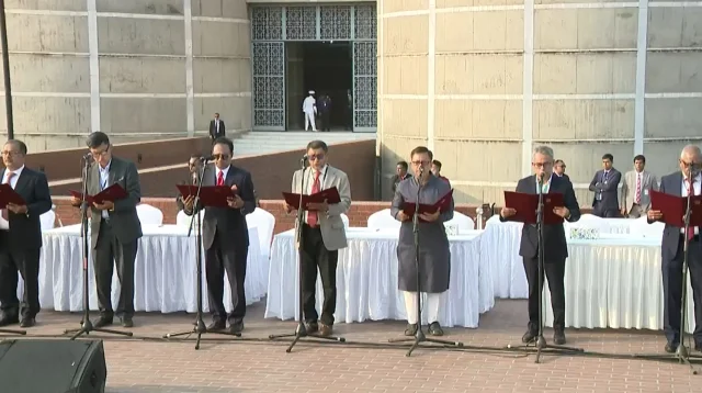 শপথ নিলেন ২৫ মন্ত্রী ও ২৪ প্রতিমন্ত্রী