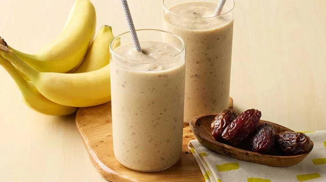 ইফতারের জন্য খেজুরের স্মুদি তৈরির রেসিপি